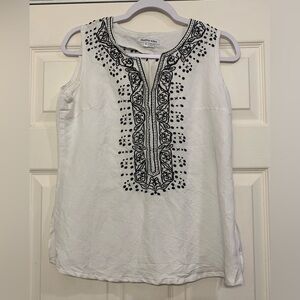 Jennifer Eden White Sleeveless Black Embroidery Front Sz 8 Blouse.       3148-B3